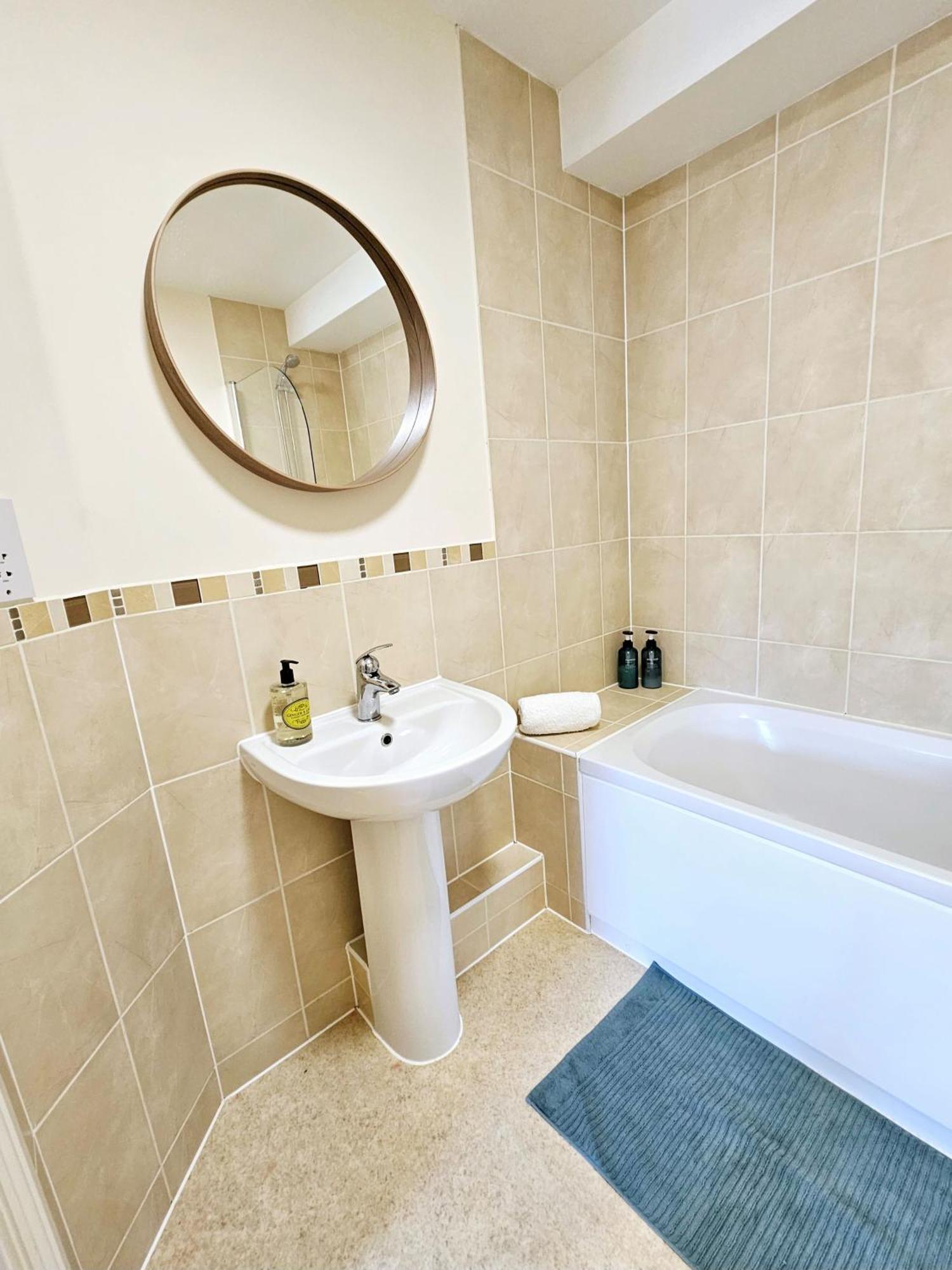 Cityscape Haven: 1 Bedroom Apartment With Terrace And City View Bournemouth Luaran gambar